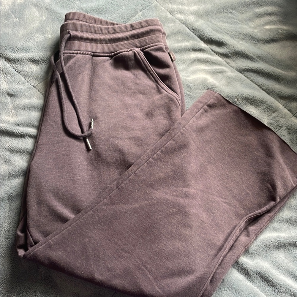 Eddie Bauer cropped flare sweats.  Small petite. Very soft and comfy.